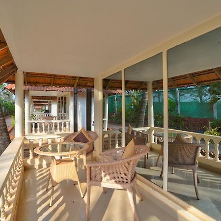 Morjim Holiday Beach Resort Extérieur photo