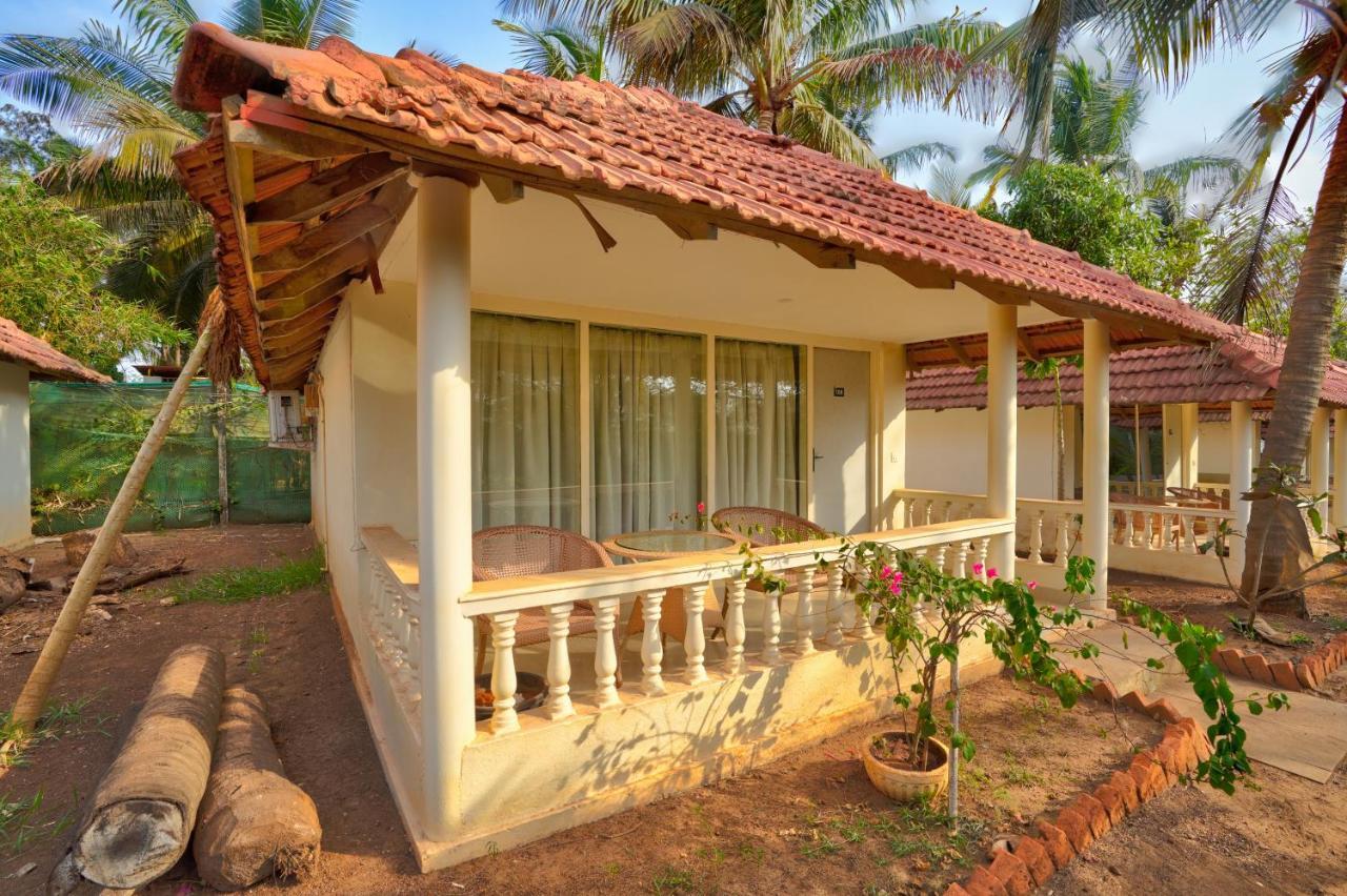 Morjim Holiday Beach Resort Extérieur photo