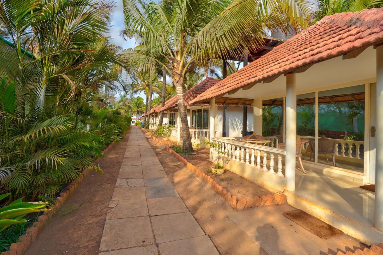 Morjim Holiday Beach Resort Extérieur photo