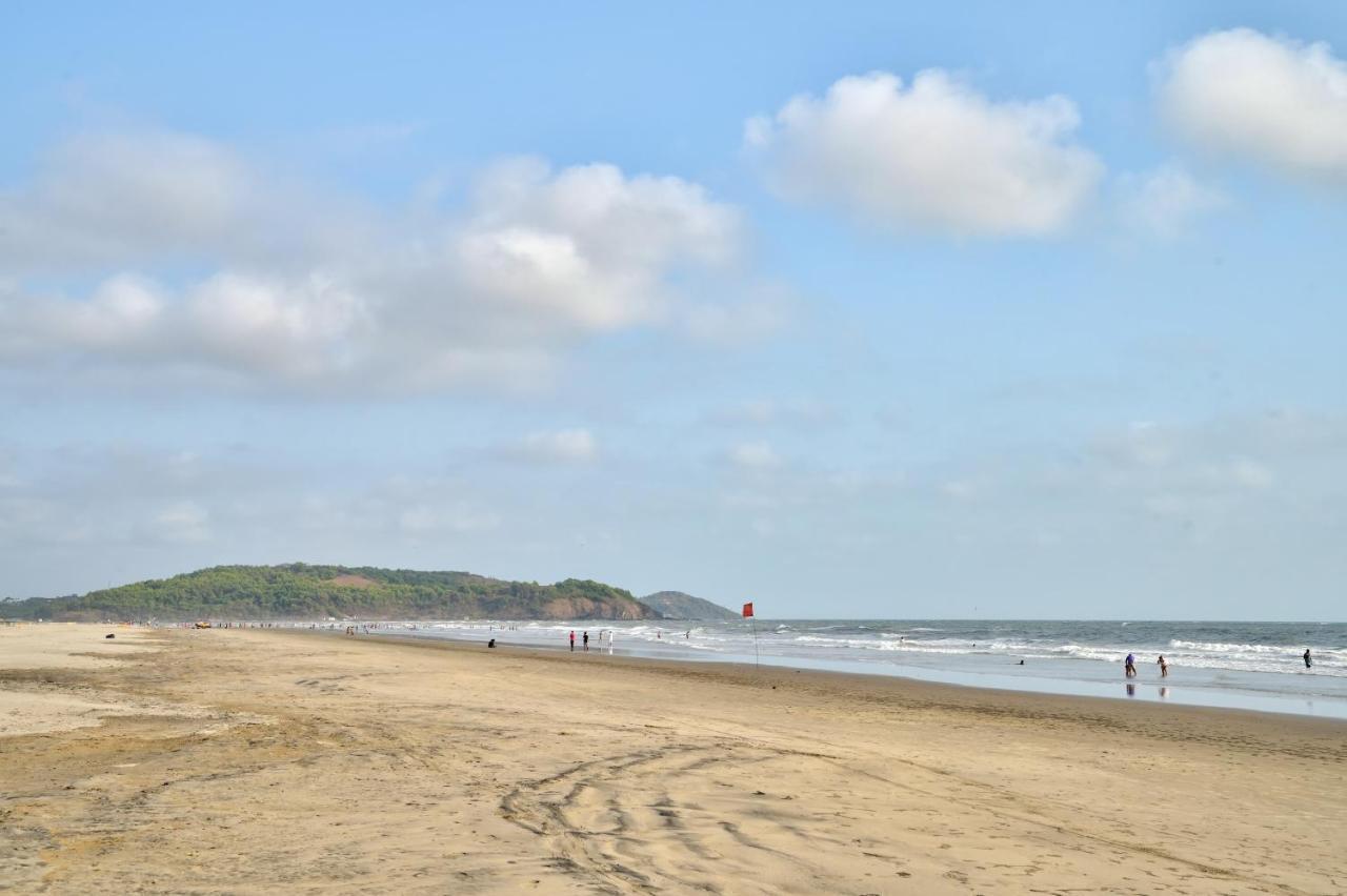 Morjim Holiday Beach Resort Extérieur photo