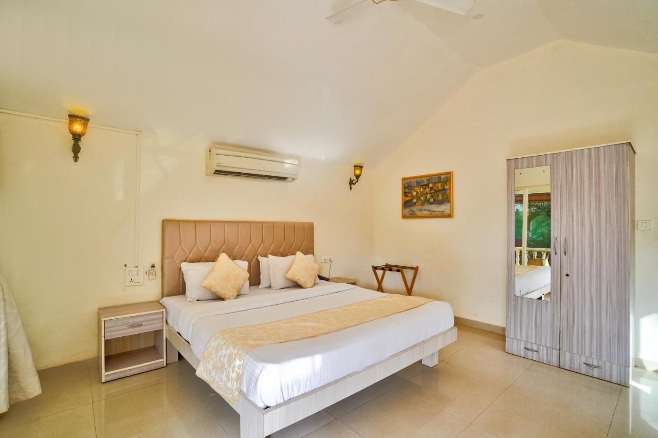 Morjim Holiday Beach Resort Extérieur photo